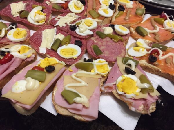 Erdapfel-Gröstl mit Speck, Champignons & Kohlsprossen - waskochen.at Erdapfel-Gröstl mit Speck, Champignons & Kohlsprossen - waskochen.at