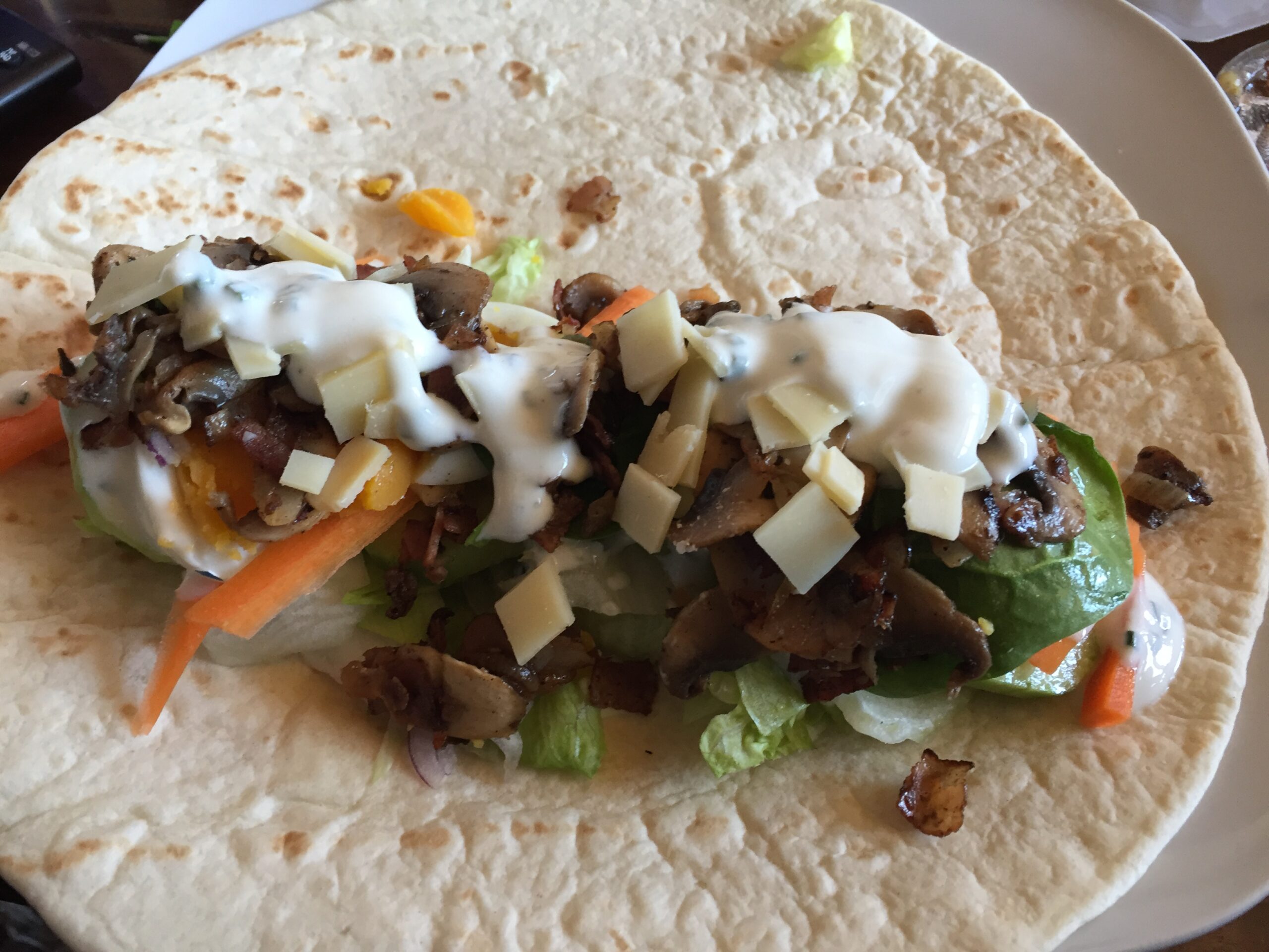 Wraps mit Champignons, Speck, Ei, Käse &amp; Schnittlauchsauce - waskochen.at