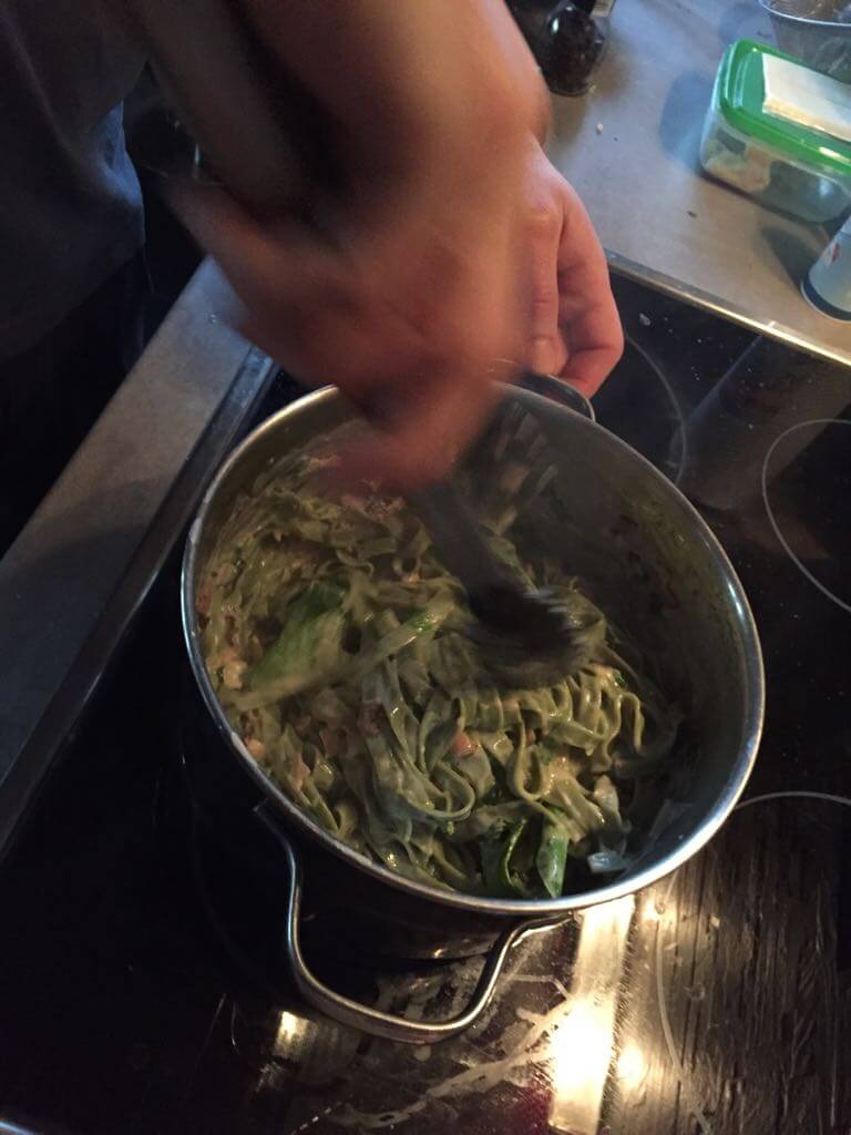 Baerlauchnudeln mit Parmesan und Tomaten auf waskochen.at